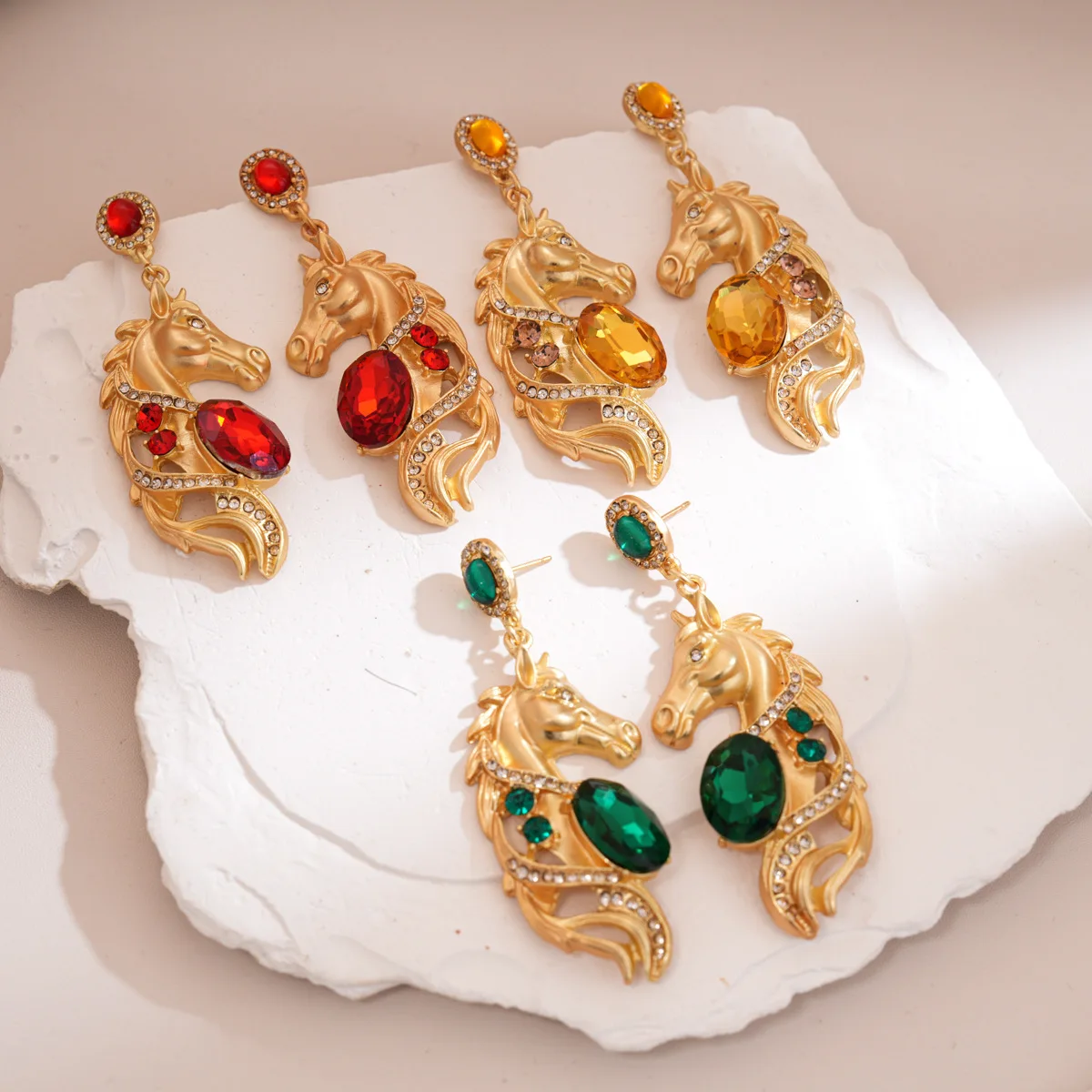 Retro diamond-encrusted horse avatar earrings light luxury high-end stud earrings fashion personality exaggerated earrings