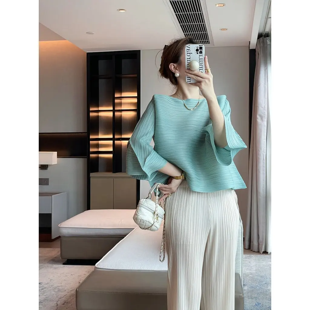 

Miyake Women's Elegant round Neck T-shirt French Trumpet Sleeve Loose Slimming Pleated Top All-match Autumn New