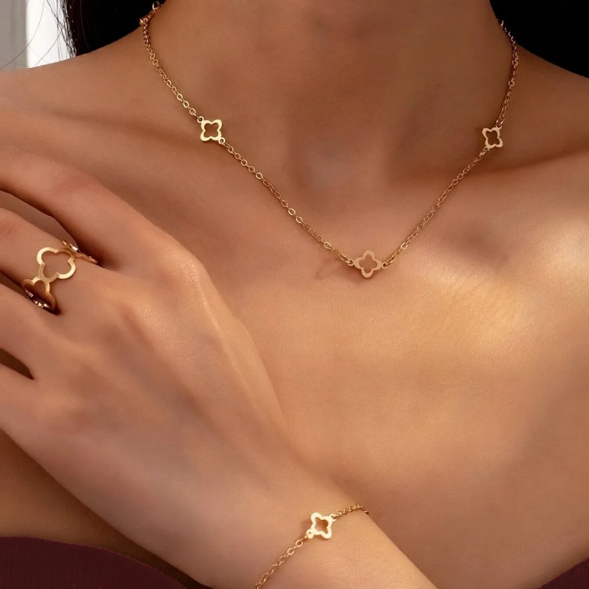 

1 set of fashionable, elegant, simple and small, fresh hollow four-leaf flower ring bracelet necklace set