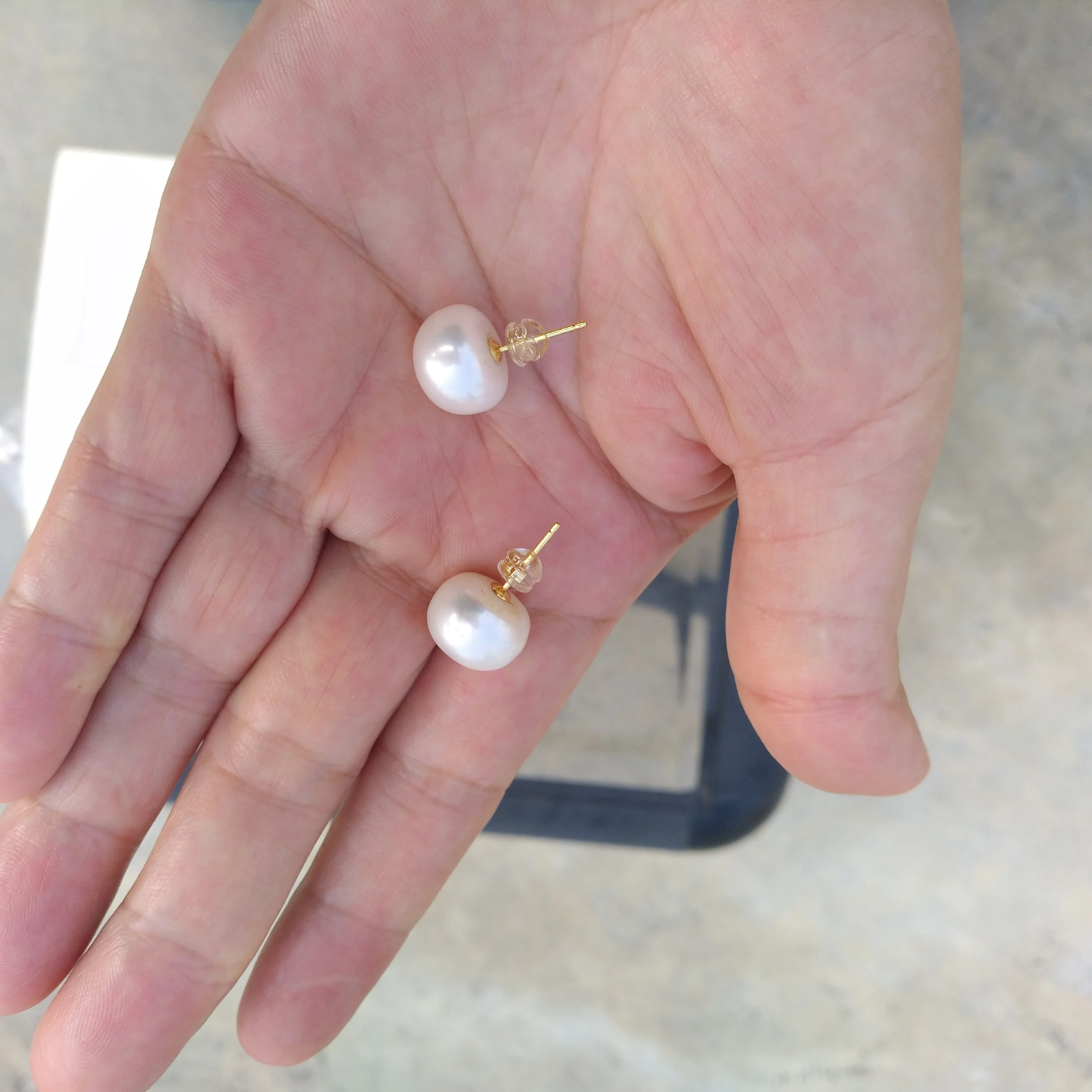 Popular Exceptional Dainty 13-14mm AAA White South Sea Natural Real Pearl Stud Earrings Apply Any Occasion