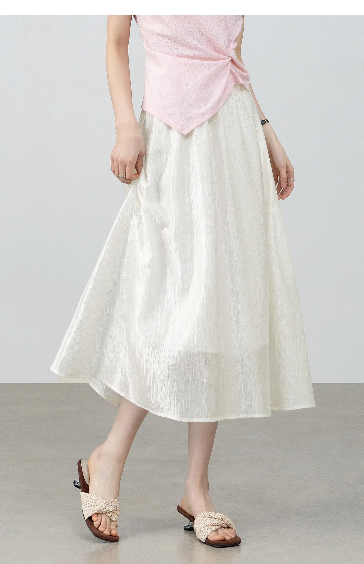 SENTUBILA Eleganter Satin-Plissee-Midirock für Damen, Sommer 2026, elastische Taille, glänzende Textur, fließender Rock für den Alltag 162QG6653 – Detail 24