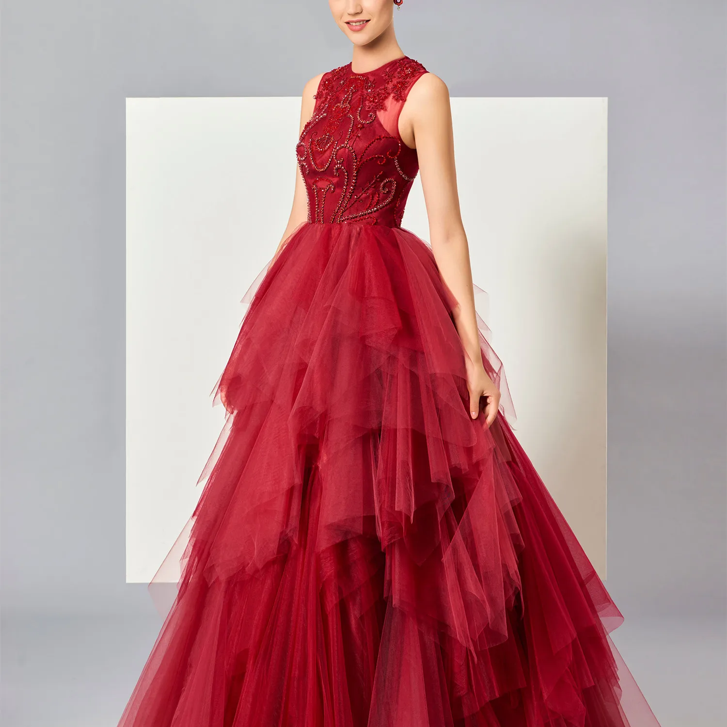 Luxury Scoop Quinceanera Dresses For Women Tulle Floor-Length Sleeveless Beading Tiered For Sweet 15 Girls Party Prom Ball Gowns