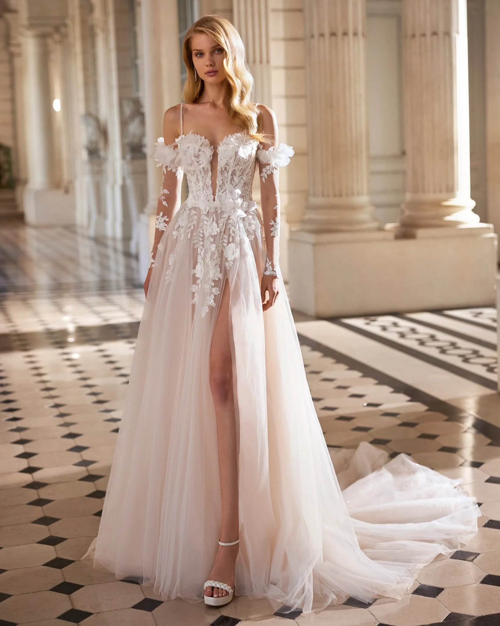Robe De mariée élégante en dentelle appliquée, ligne A, col Spaghetti, fente latérale, perles, robes De mariée personnalisées