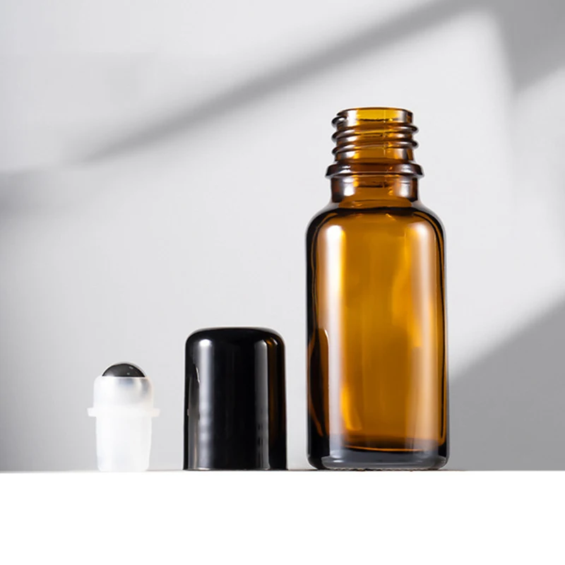 Bottiglia di palla di rotolamento colorata per tè bottiglia di soluzione originale cosmetica piccola bottiglia di campione bottiglia di vetro di olio essenziale a prova di luce