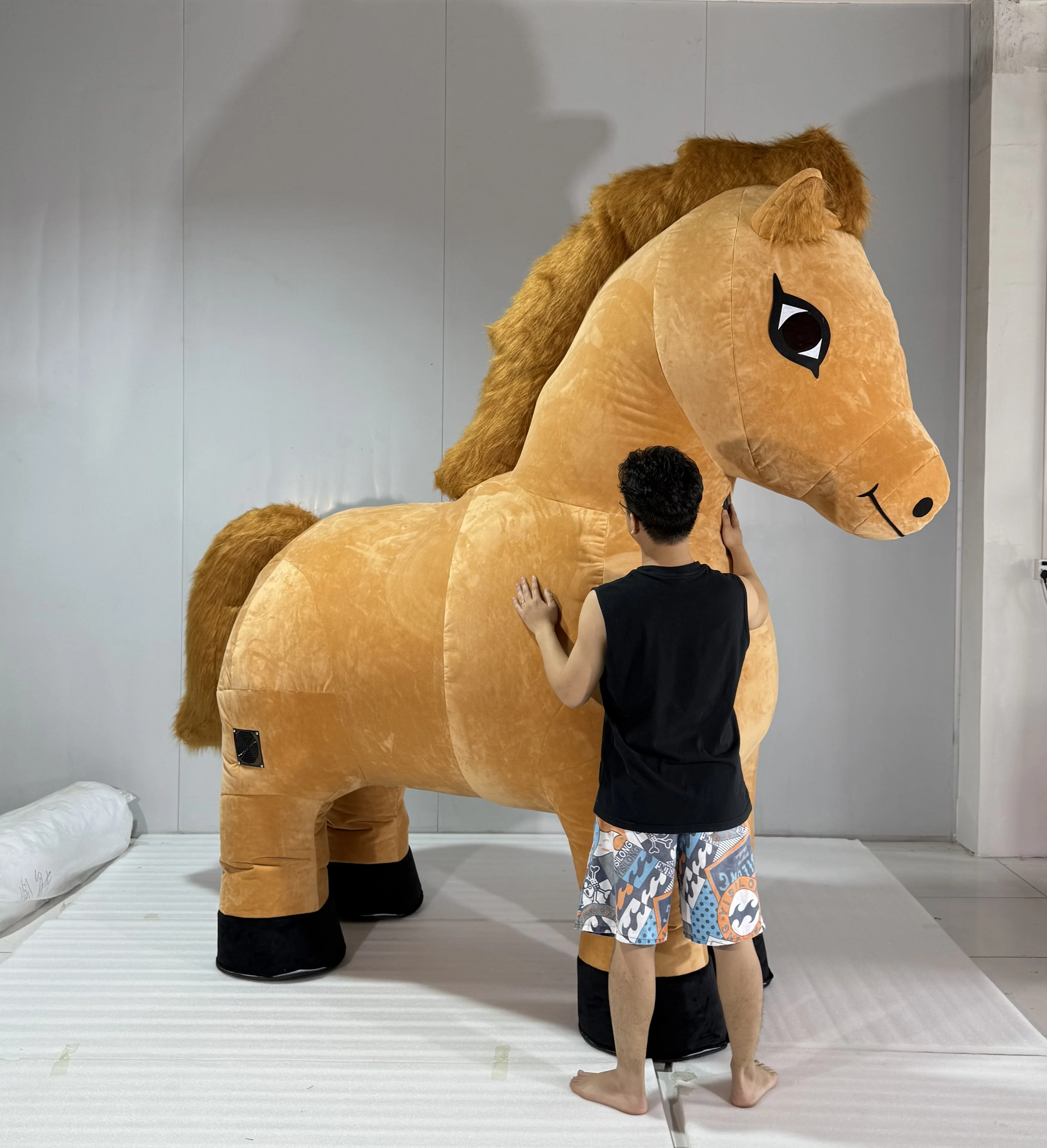 

Inflatable Rainbow Unicorn Horse Mascot Costume Cartoon Outfit for Christmas and Festival Parties No Battery