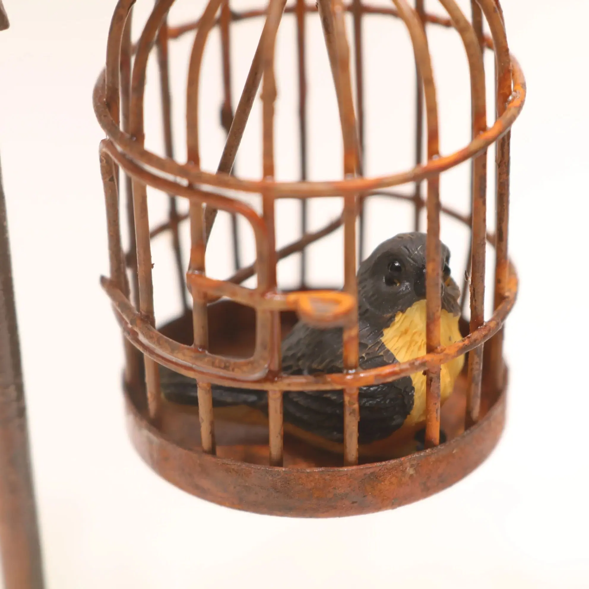 Miniature Bird Cage Accessories Fairy Garden Birdcage Crafts Metal Iron Rusty Tiny Mini Resin Bird Figurines Outdoor Decoration