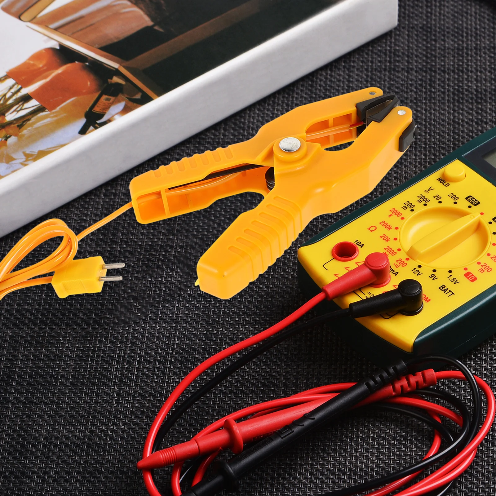 Zacisk termopary typu K do pomiaru temperatury w systemach HVAC -40-400°C, dokładny, niezawodny, przyjazny dla użytkownika interfejs.