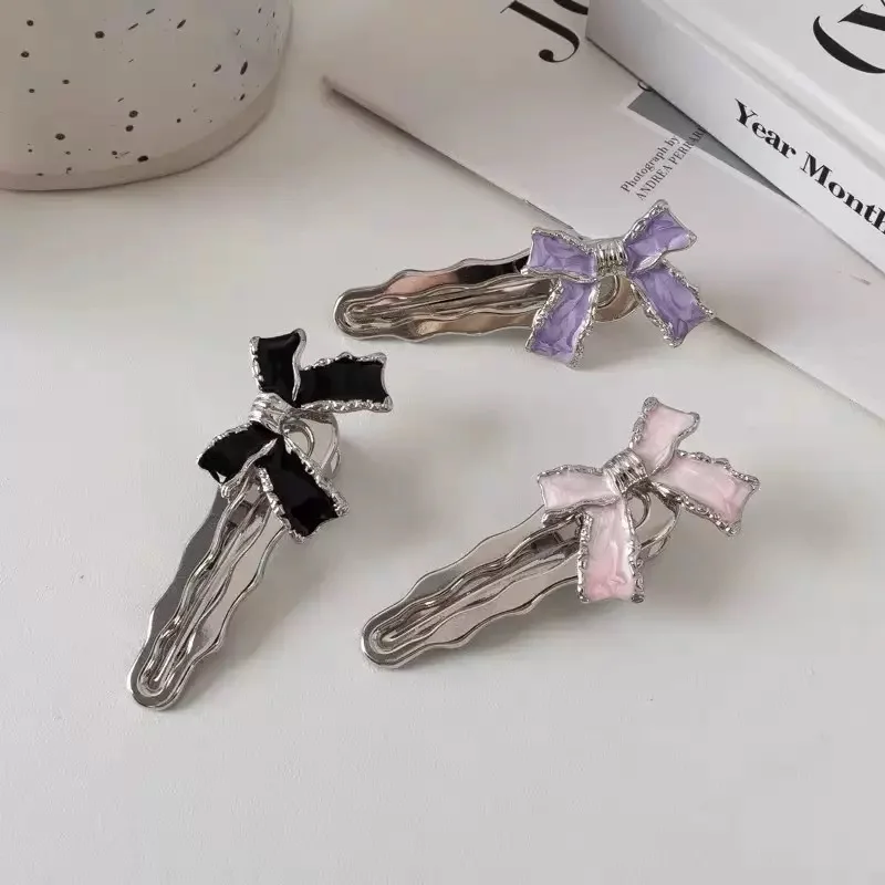 Süße Haarspange mit Schleife, Herz und Strasssteinen, hochwertiges Haaraccessoire für Damen. – Detail 4