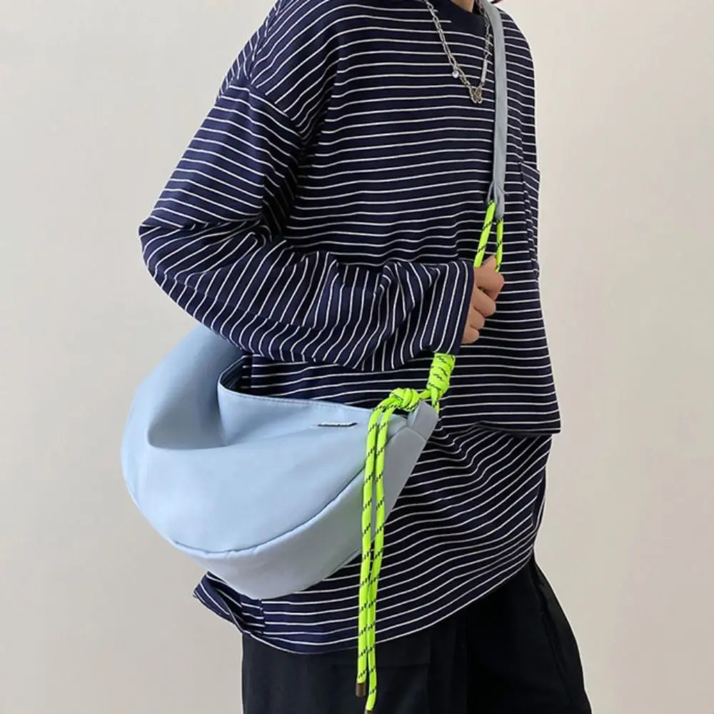 حقيبة كروس من النايلون على شكل نصف قمر مقاومة للماء بلون سادة حقيبة كتف زلابية تناسب الجميع حقيبة يد رياضية حقيبة رسائل للتسوق