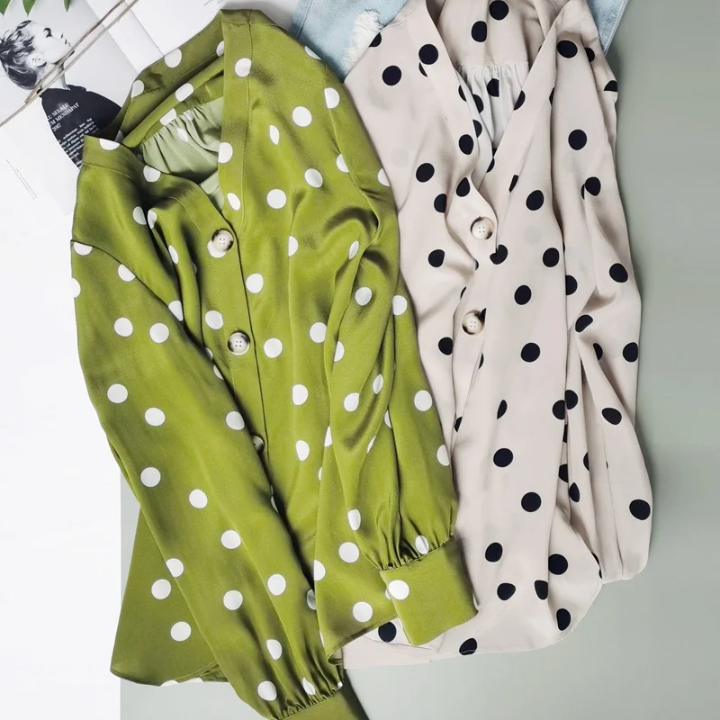 Birdtree, chemisier 100% soie de mûrier, hauts à col en v imprimés à pois pour femmes, manches lanternes, simple boutonnage, nouvelle chemise décontractée 2025 T5D407JF