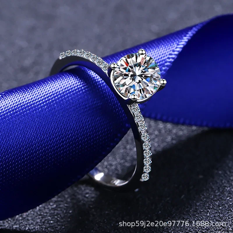 

1.0 Ct Moissanite S925 Silver Ring for Women Men Plated Pt950 Four Claws Row Wedding Band Valentine's Day Jewelry Wholesale