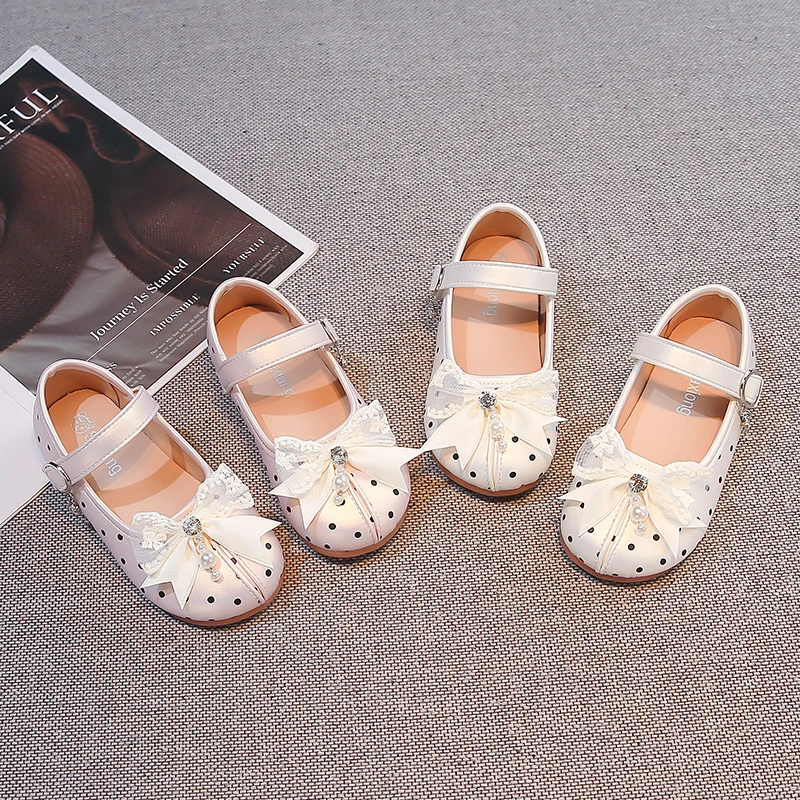 Kids Princess Shoes Sweet Lace Bows Girls Leather Shoes Cute Polka Dots Round Toes 2026 Brand New Children Flat Shoes Soft Sole