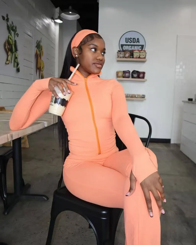 

Женский повседневный спортивный комплект из трех предметов, однотонные спортивные костюмы с повязкой на голову + укороченный топ на молнии с длинными рукавами + расклешенные брюки с лацканами и высокой талией