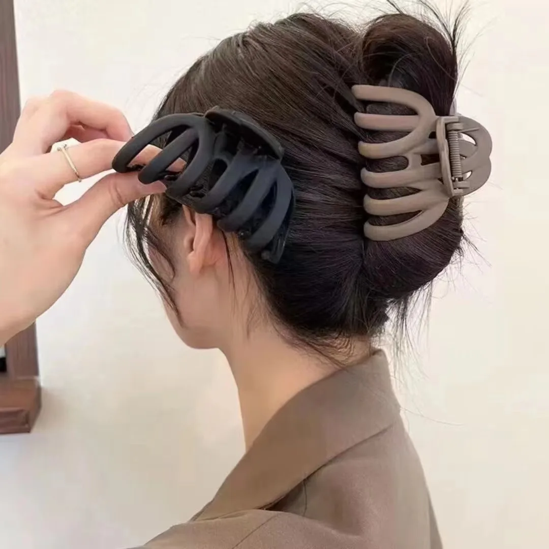 

Korean Neutral Coffee Large Claw Clips for Thick Hair Accessories Women Headdress Ins Fashion Plastic Catch Crab Hairpins Gifts