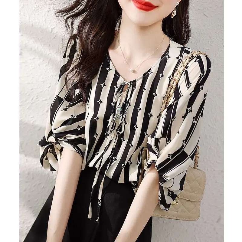 Korean All-match Summer Women\'s V-Neck Printing Button Lacing Contrast Color Fashion Casual 3/4 Sleeve Loose Chiffon Shirt Tops