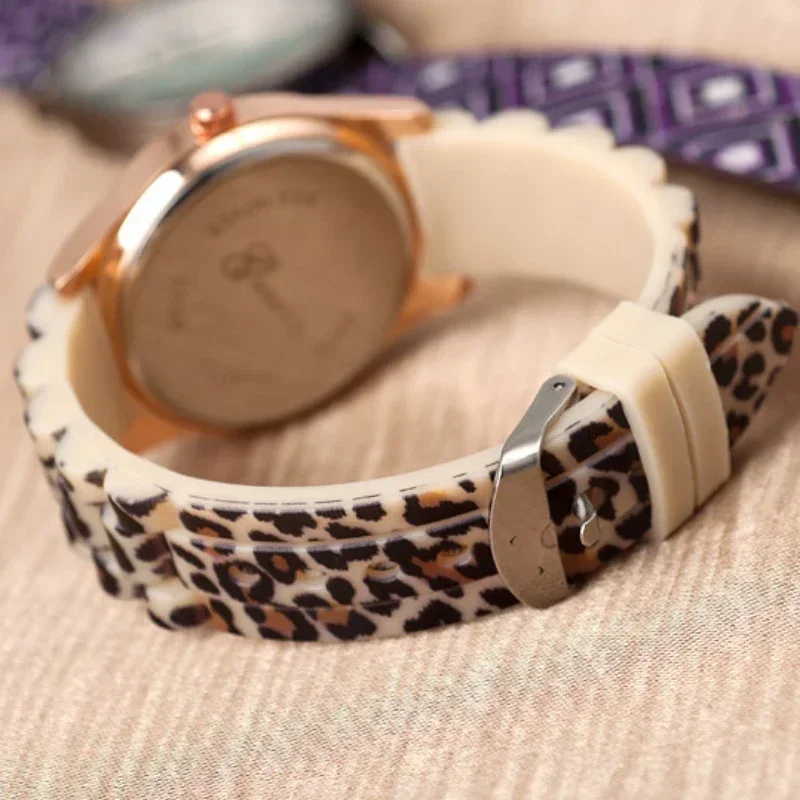 Reloj de cuarzo con estampado de leopardo para mujer, pulsera deportiva de silicona, a la moda