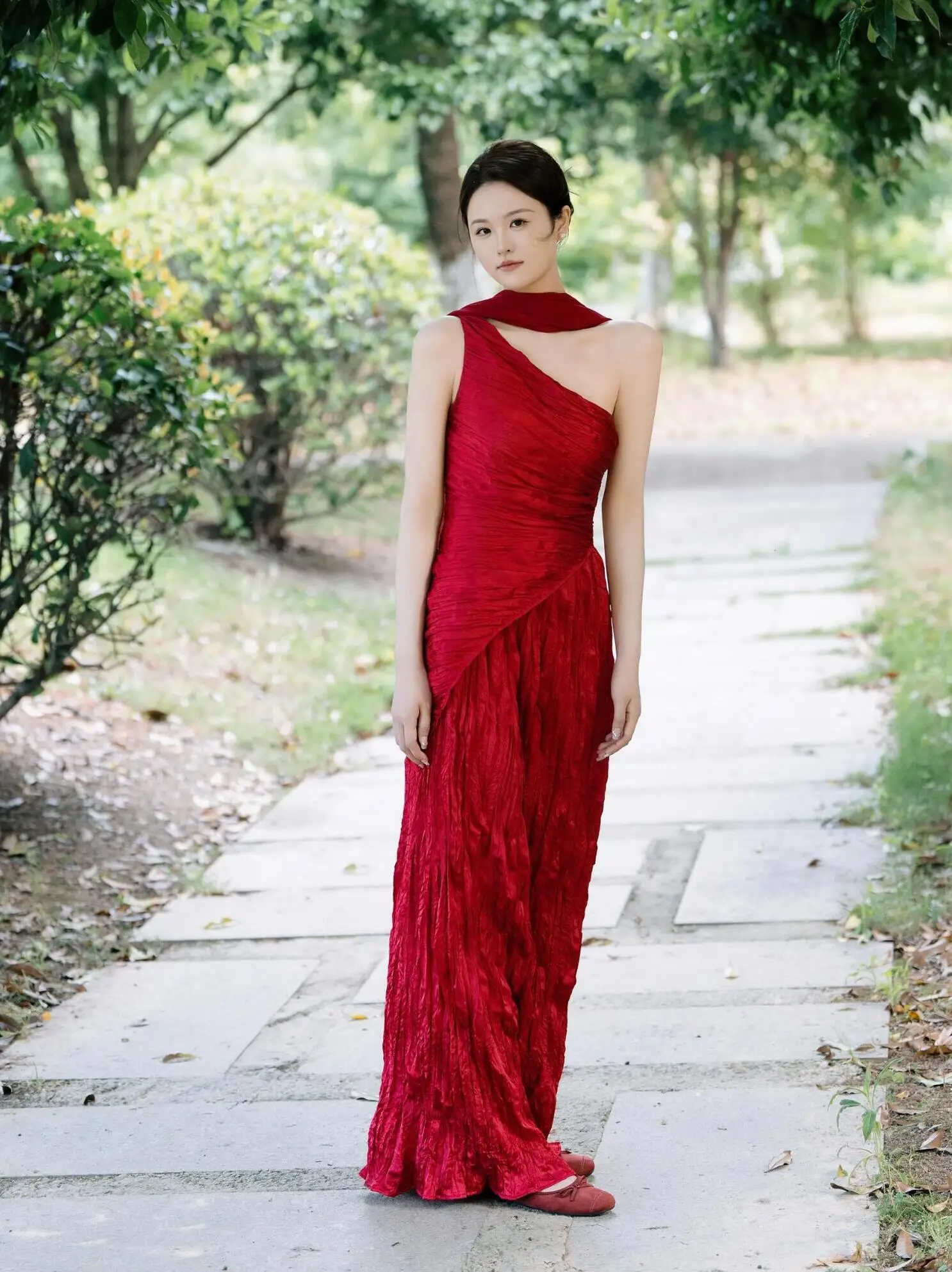 

Elegant Red Wedding Morning Robe for Women Bride-to-be Celebration Dress Gown with Pleats High Waist Floor Length Sleeveless