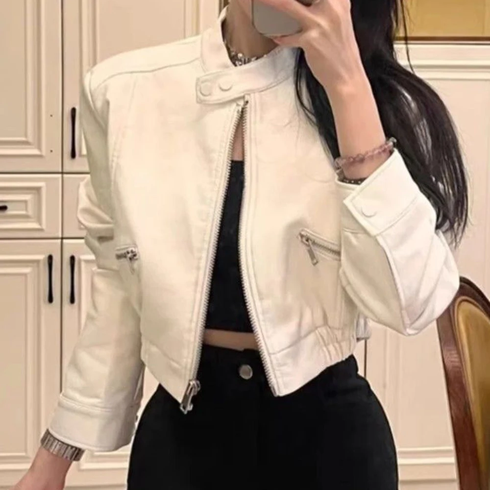 سترة عصرية جلدية نسائية قصيرة 2025 خريف جديد ملابس قاطرة فضفاضة سترة جلدية المد