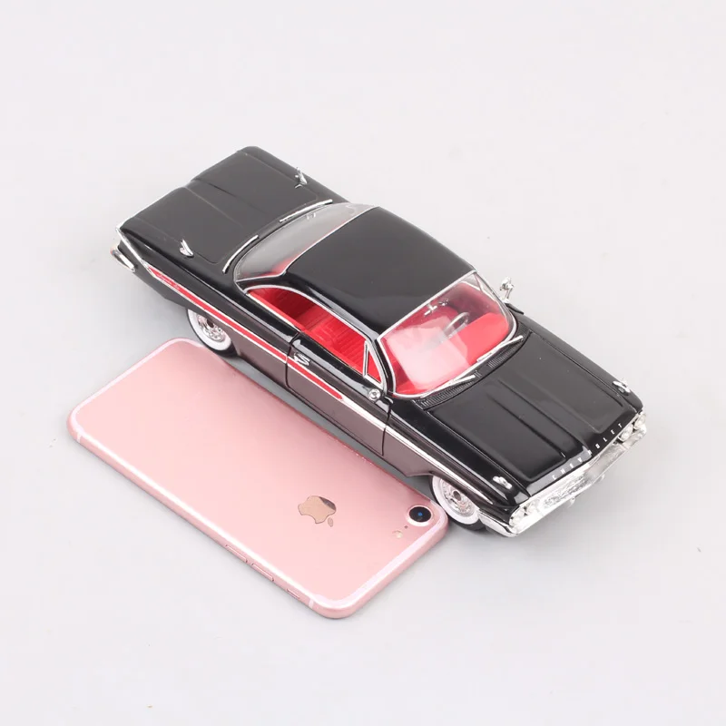 Jada 1:24 1961 Chevrolet Impala Vintage Classic High Simulation