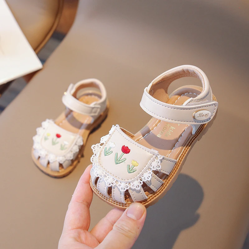Girls Cute Embroidered Sandals Summer Hollow-out Children's Flat Shoes Casual Beach Daily Wear Kids Lolita School Sandals Soft