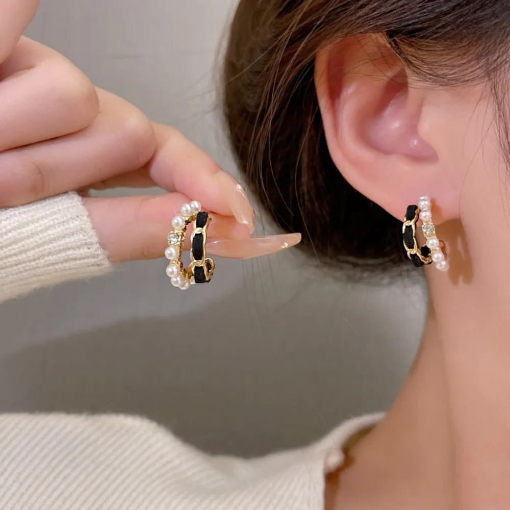 Hot Sale Fresh Black Velvet Pearl Earrings Elegant Sweet Fresh Pearl Earrings Retro Luxury Wedding Earrings Gift