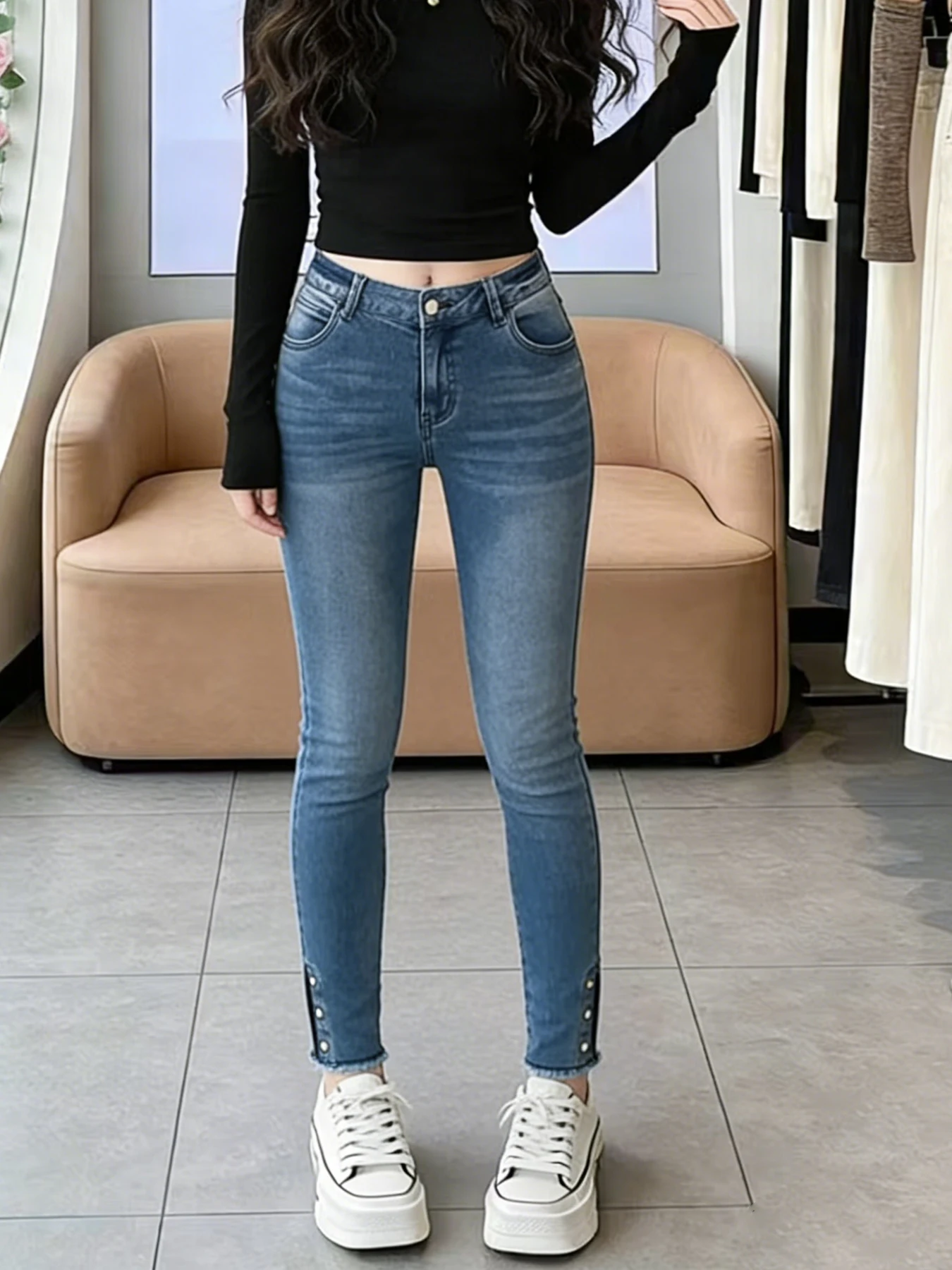 

Spicy girl style high-waist stretch skinny jeans for women, buttoned and frayed hem, light blue wash, slimming