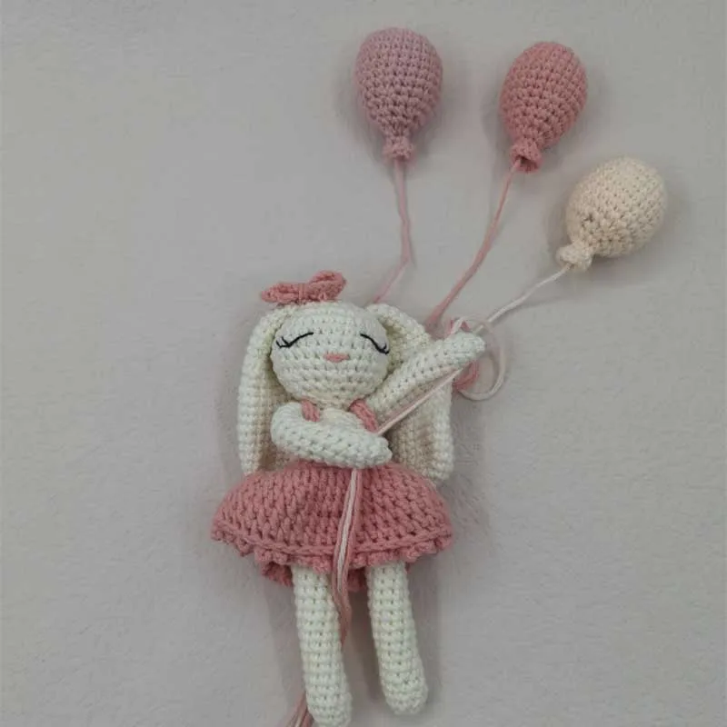 Jouet en peluche lapin au crochet fait à la main avec ballon, décoration de la maison et de la chambre des enfants, cadeaux d\'anniversaire, 15cm