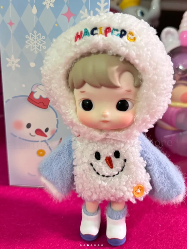 ใหม่ของแท้ Hacipupu Snowman Come To Visit Series ตุ๊กตา BJD Kawaii อะนิเมะรูปตุ๊กตาตกแต่งโต๊ะคริสต์มาสของขวัญ