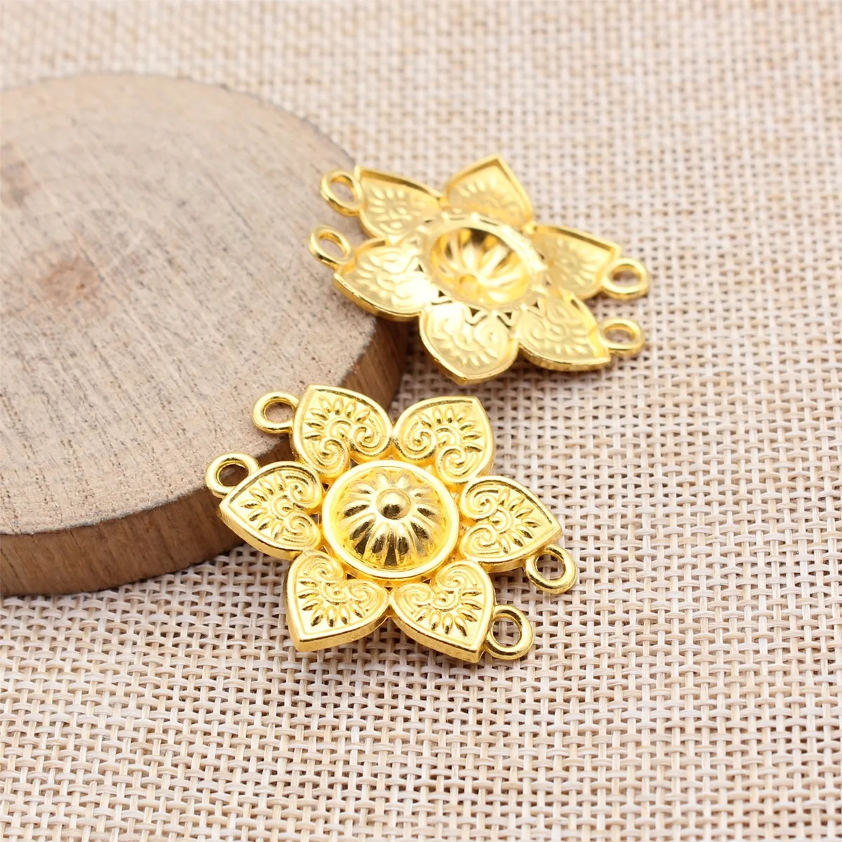 8pcs 33x35mm(1.3x1.38inch) 3 Colors Body Chain Waist Chain Forehead Chain Connector Vintage Jewelry Making Accessories