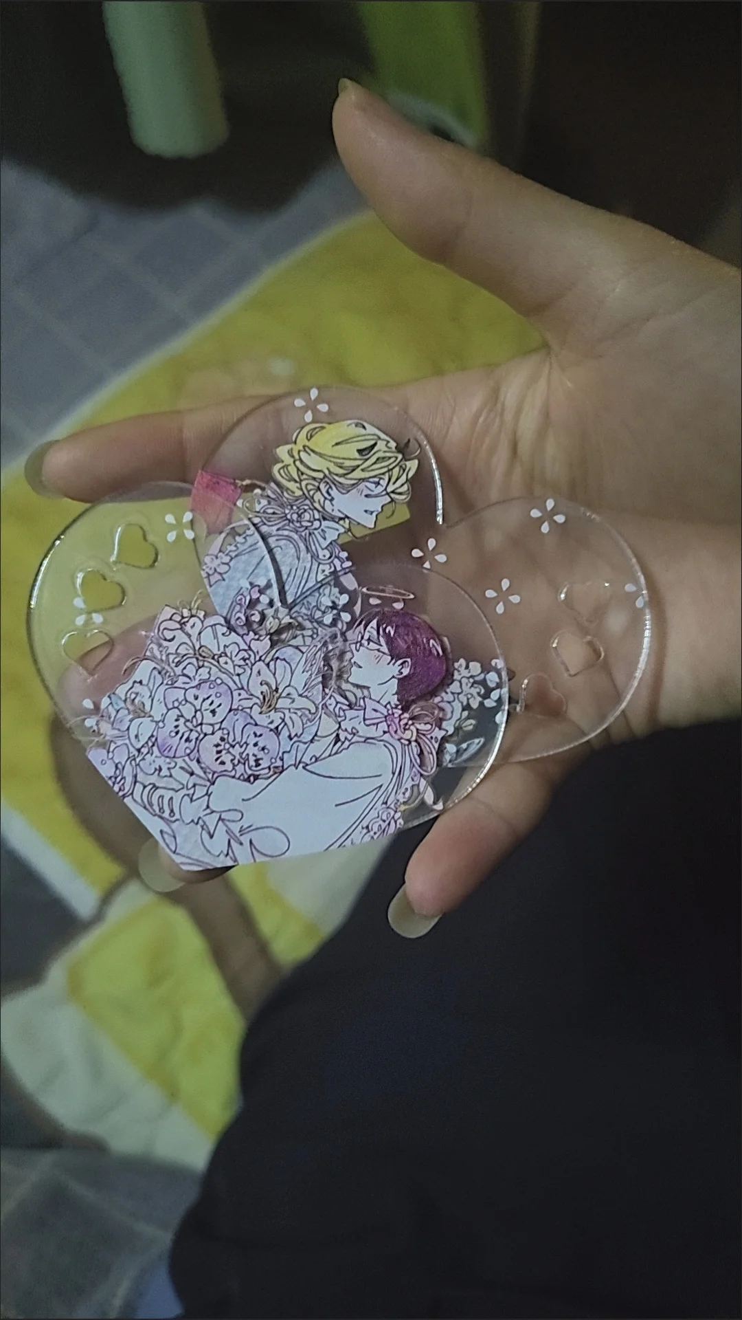 لوحة أكريليك موديل على شكل قلب من Doukyuusei BL