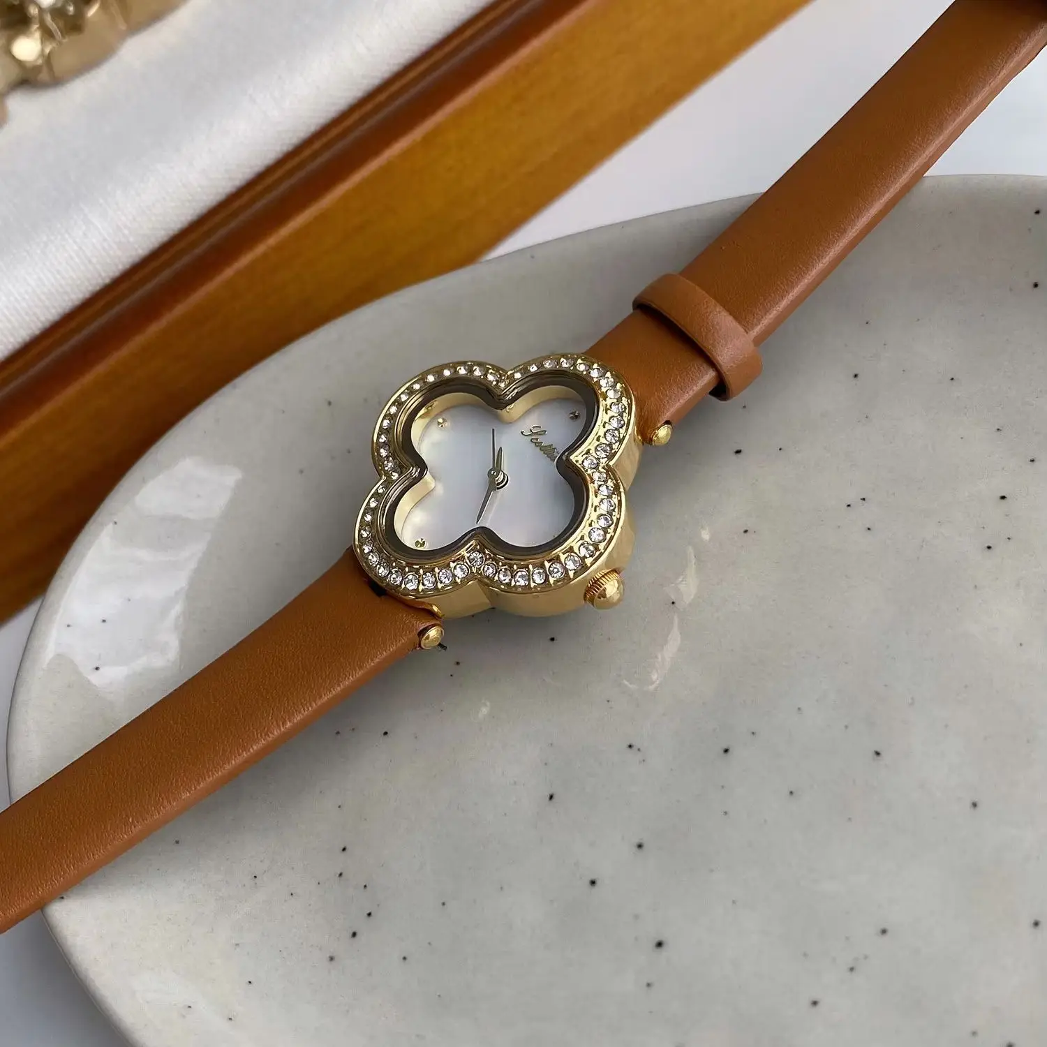 Luxury High-end Women Watch Waterproof Leather Strap Flower Shaped Dial Quartz Wristwatch Elegant Ladies Fashion Watches Gift