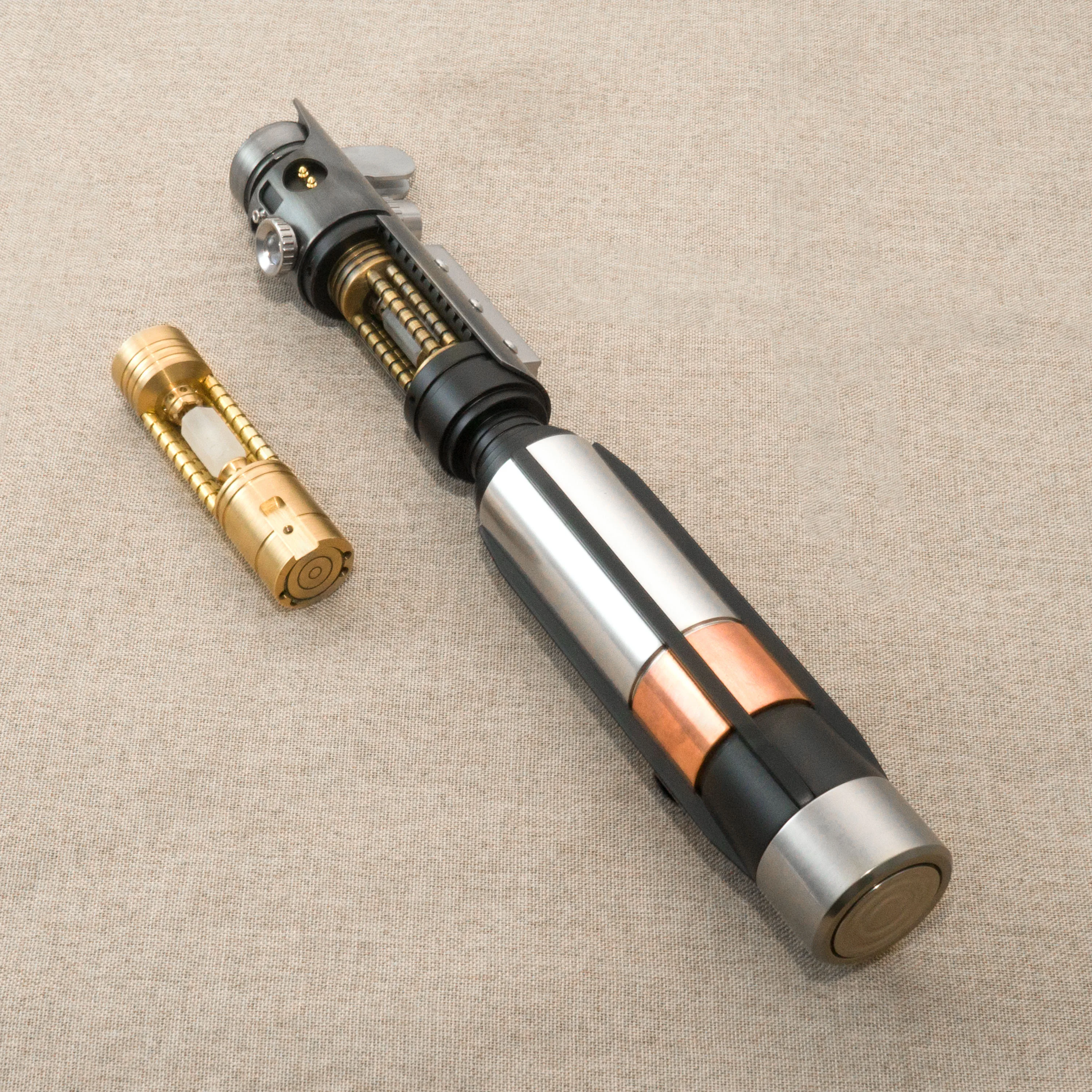 Diysabers recém-projetado de cristal rotativo, câmara de cristal de metal feita de latão com design diy para acessórios de sabre de luz