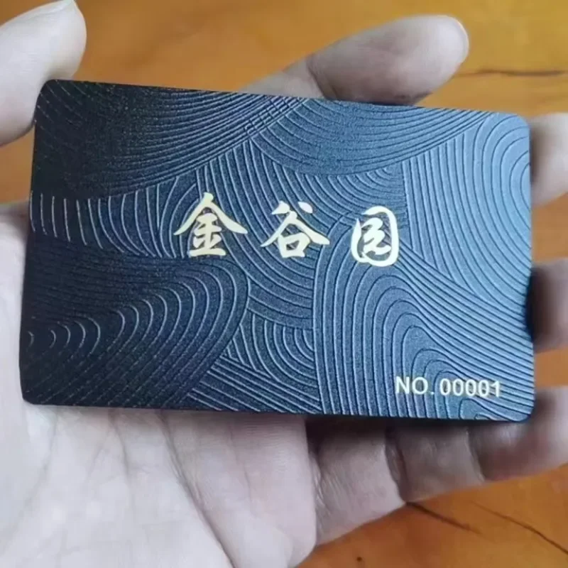 

Черная карта из ПВХ с тиснением и текстурными пластиковыми карточками