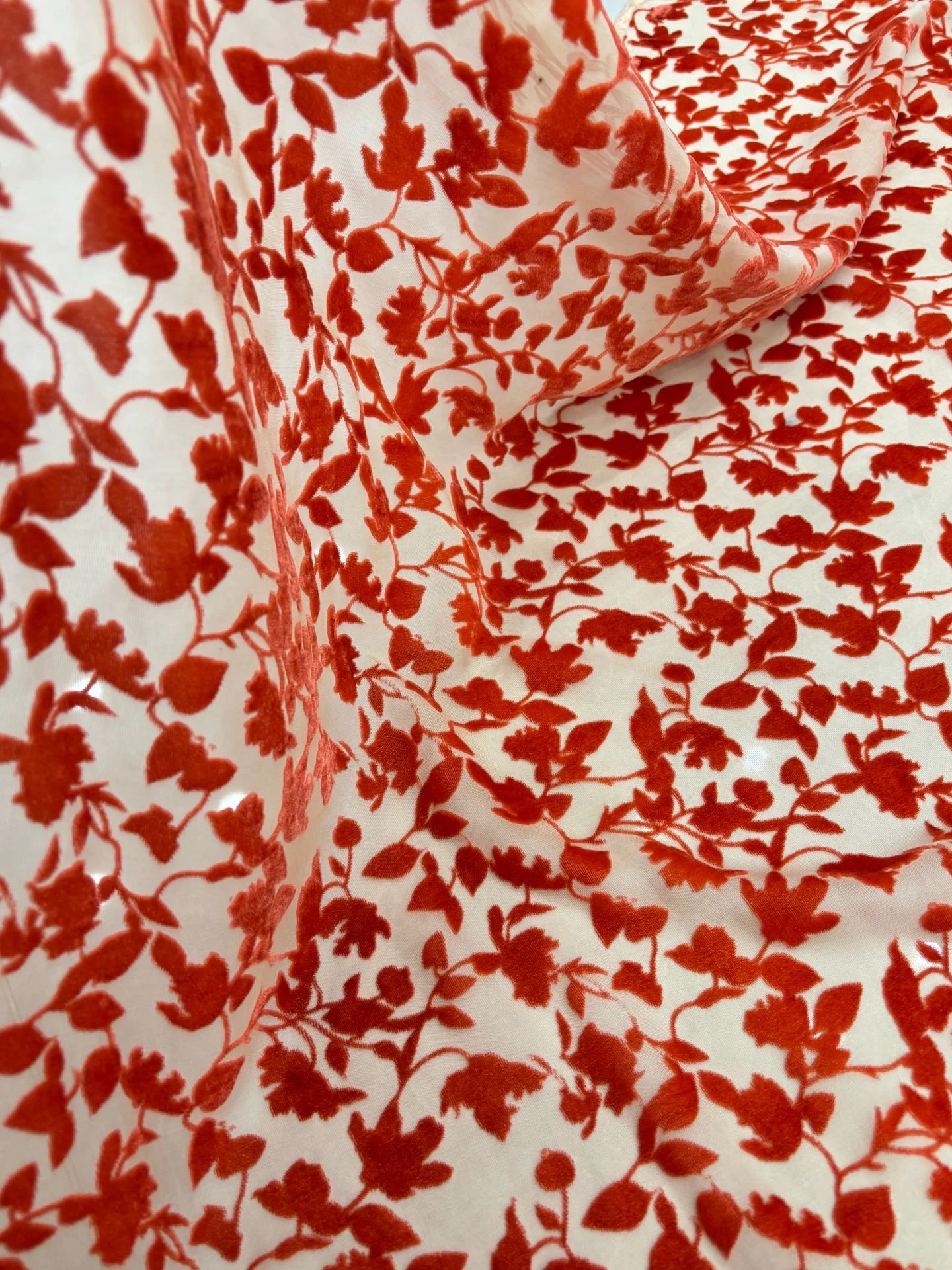 nouveau-tissu-en-velours-de-soie-haut-de-gamme-matiere-pour-vetements-motif-de-petites-fleurs-tissu-en-soie-de-qualite-superieure