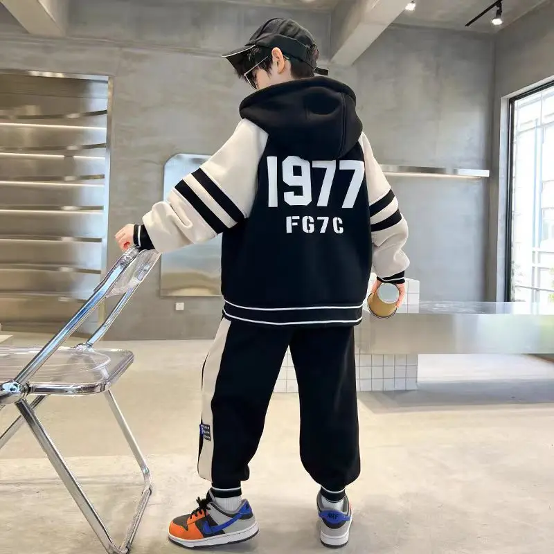 بدلة شتوية للأولاد 2025 طقم مكون من قطعتين من الصوف على الوجهين للشتاء الجديد للأطفال الصغار والكبار لخريف وشتاء الصوف