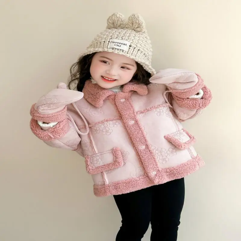 معطف شتوي للفتيات مع موضة مخملية قطعة واحدة سترة صوفية سميكة دافئة ملابس أطفال سترة أنيقة 2025 ملابس جديدة
