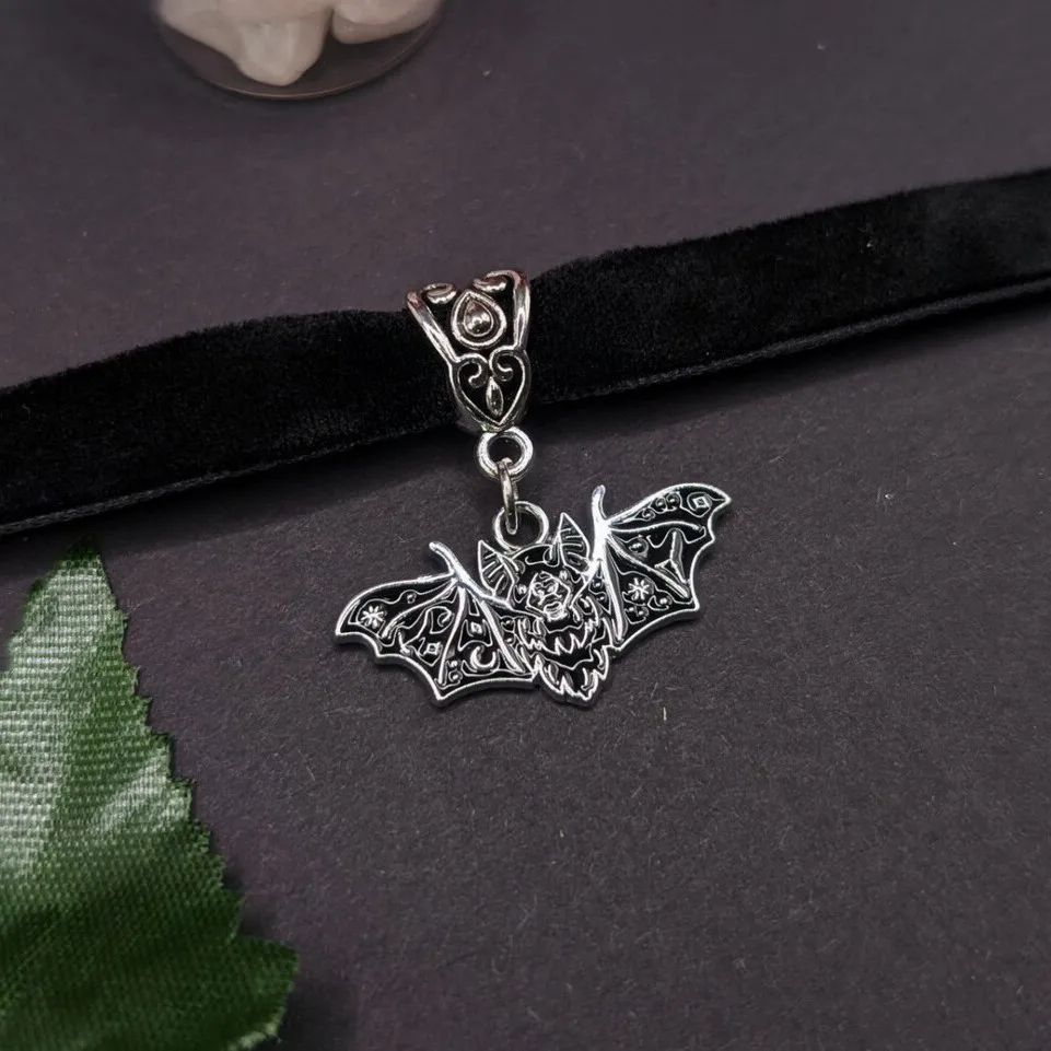 Vintage Bat Choker,…