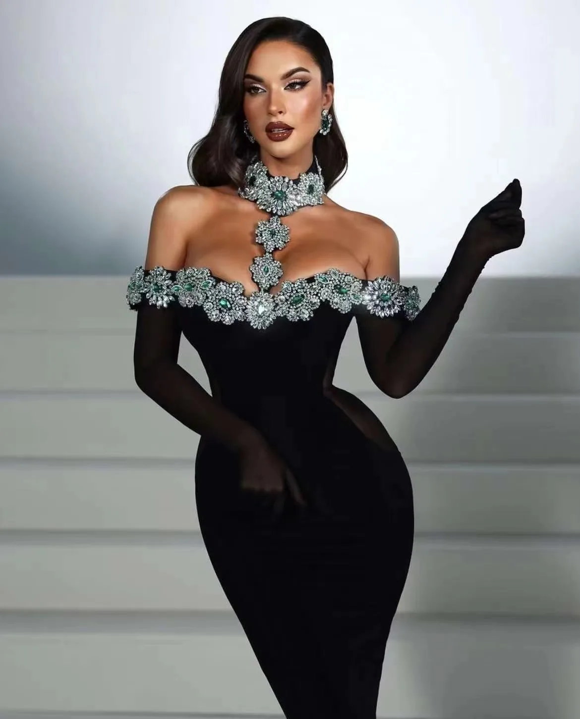 Mode femmes vêtements cristaux embelli robe de pansement élégante soirée noir licou cou pleine longueur robe tenue décontracté
