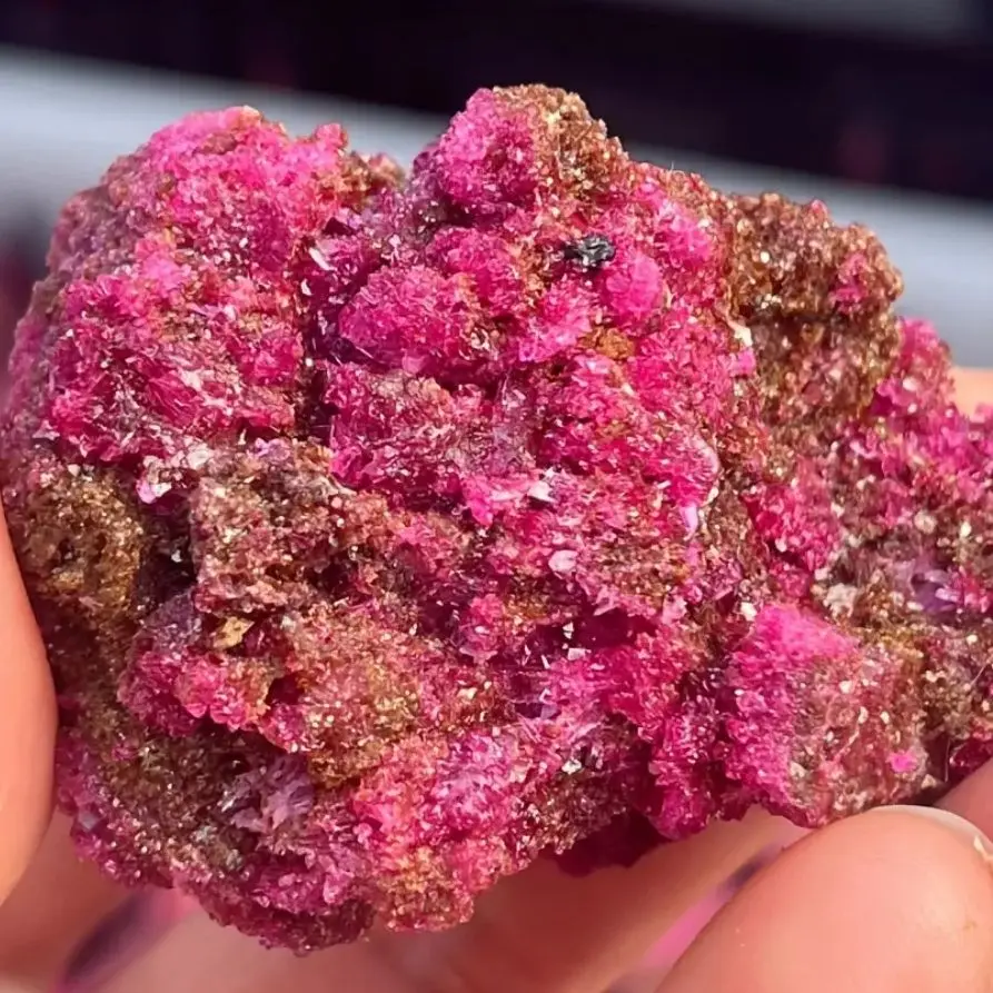 Natural rough red corundum Mineral ,pink and green color with many sparkles, freeform, UV reactive,Multifunctional Crystals