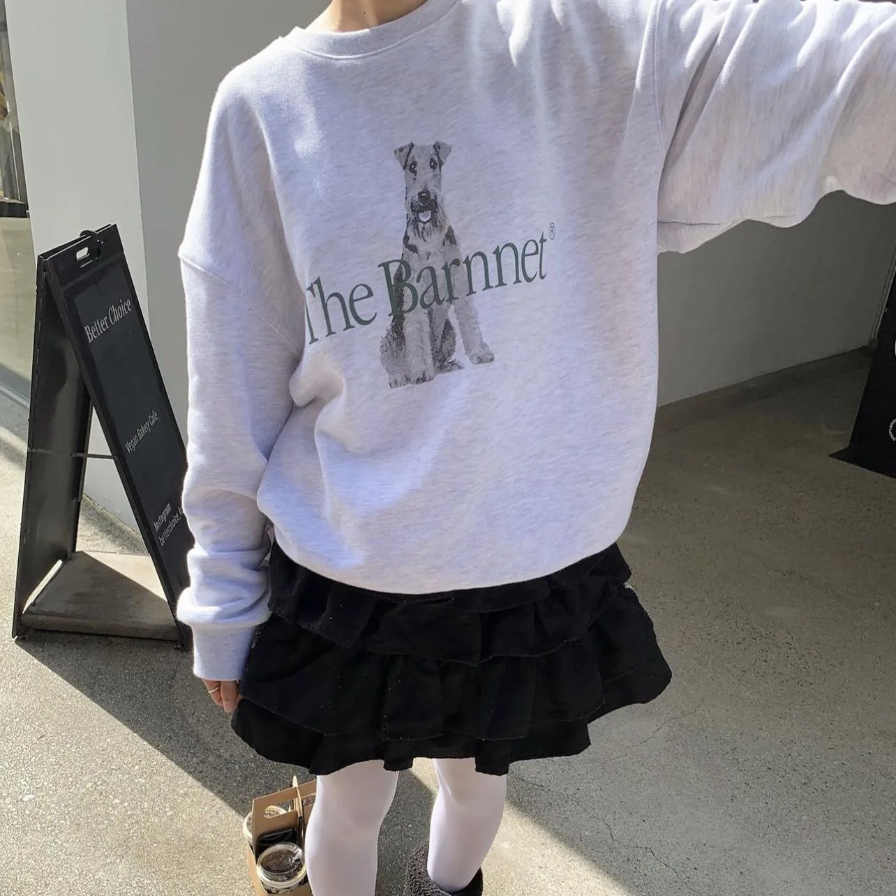 

Thebarnnet Корейская толстовка с круглым вырезом и принтом собаки, свободная посадка, повседневная универсальная мужская и женская толстовка