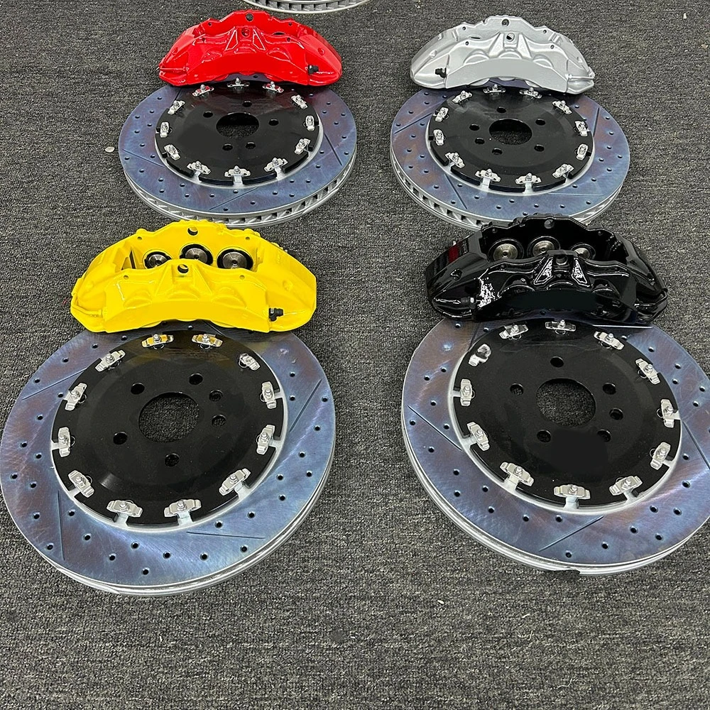 

Передний 6-поршневой тормозной суппорт, цельнокованый корпус суппорта, 6-поршневой суппорт с диском 405 мм.