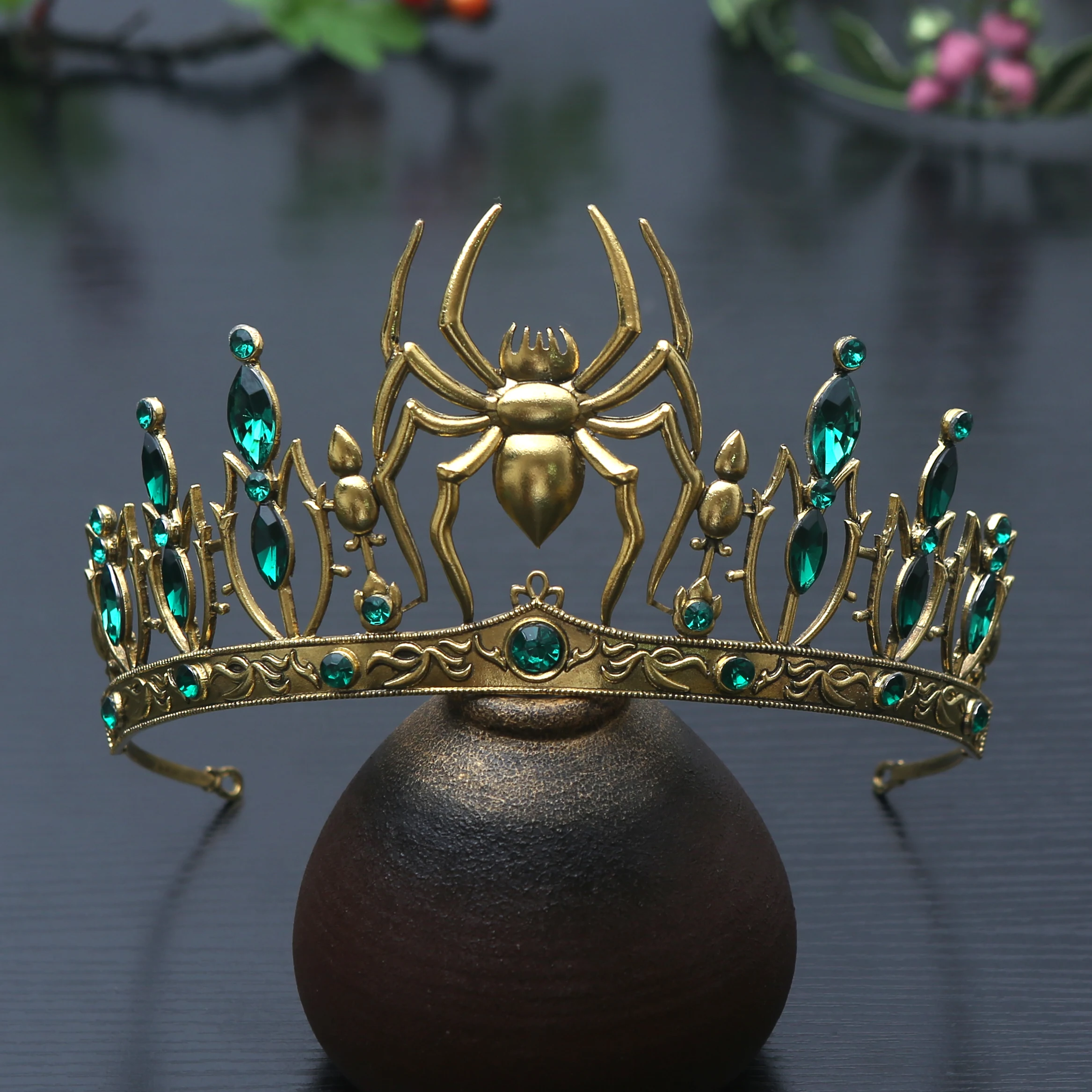 

1 Piece Gothic Spider Crown - Gold Metal with Red Rhinestones, Intricate Spider & Floral Design, Perfect for Halloween, Cosplay