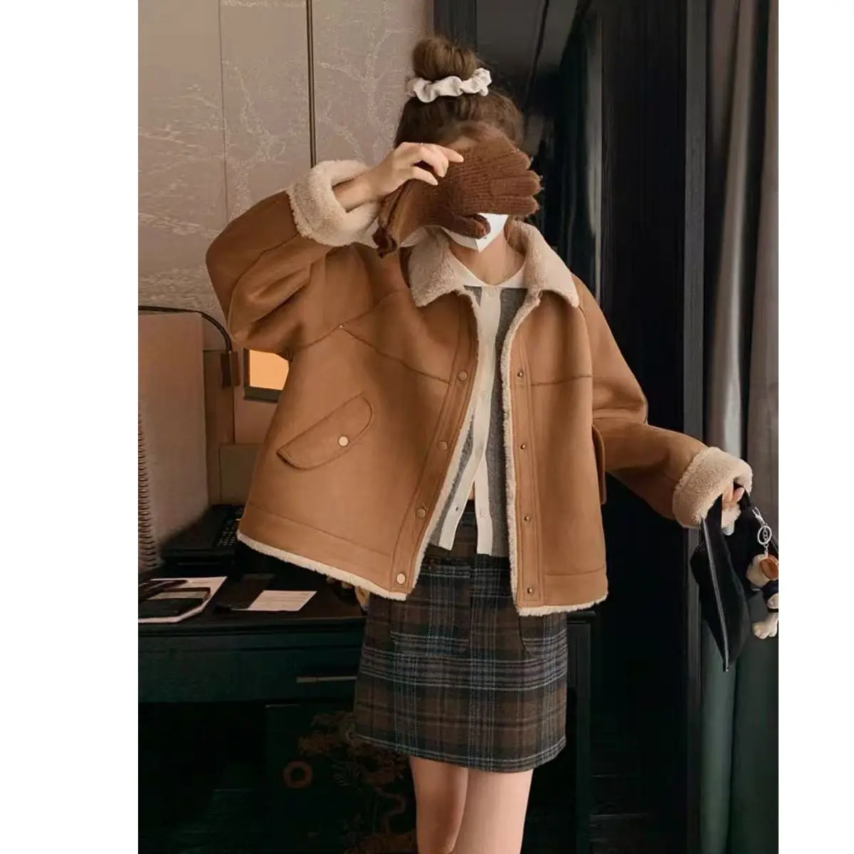 Korean Sle ort Thiened eepskin Leather Jaet Women's Winter Outerwear Loose Fit Suede Coat Pear ape Body pe