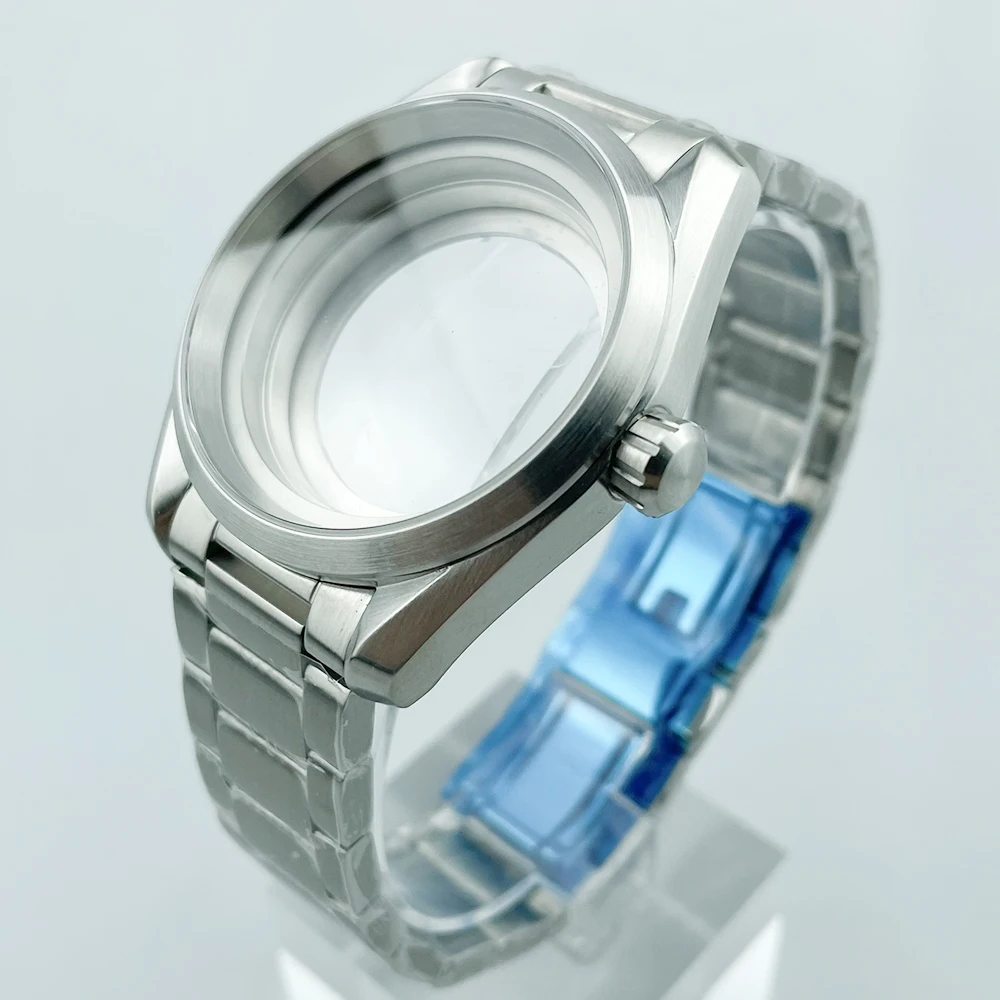 

Корпус для часов 41 мм из нержавеющей стали в стиле Rail-Style, водонепроницаемость 10ATM, для механизма NH35A, с двойным куполообразным сапфировым стеклом и матовой отделкой.