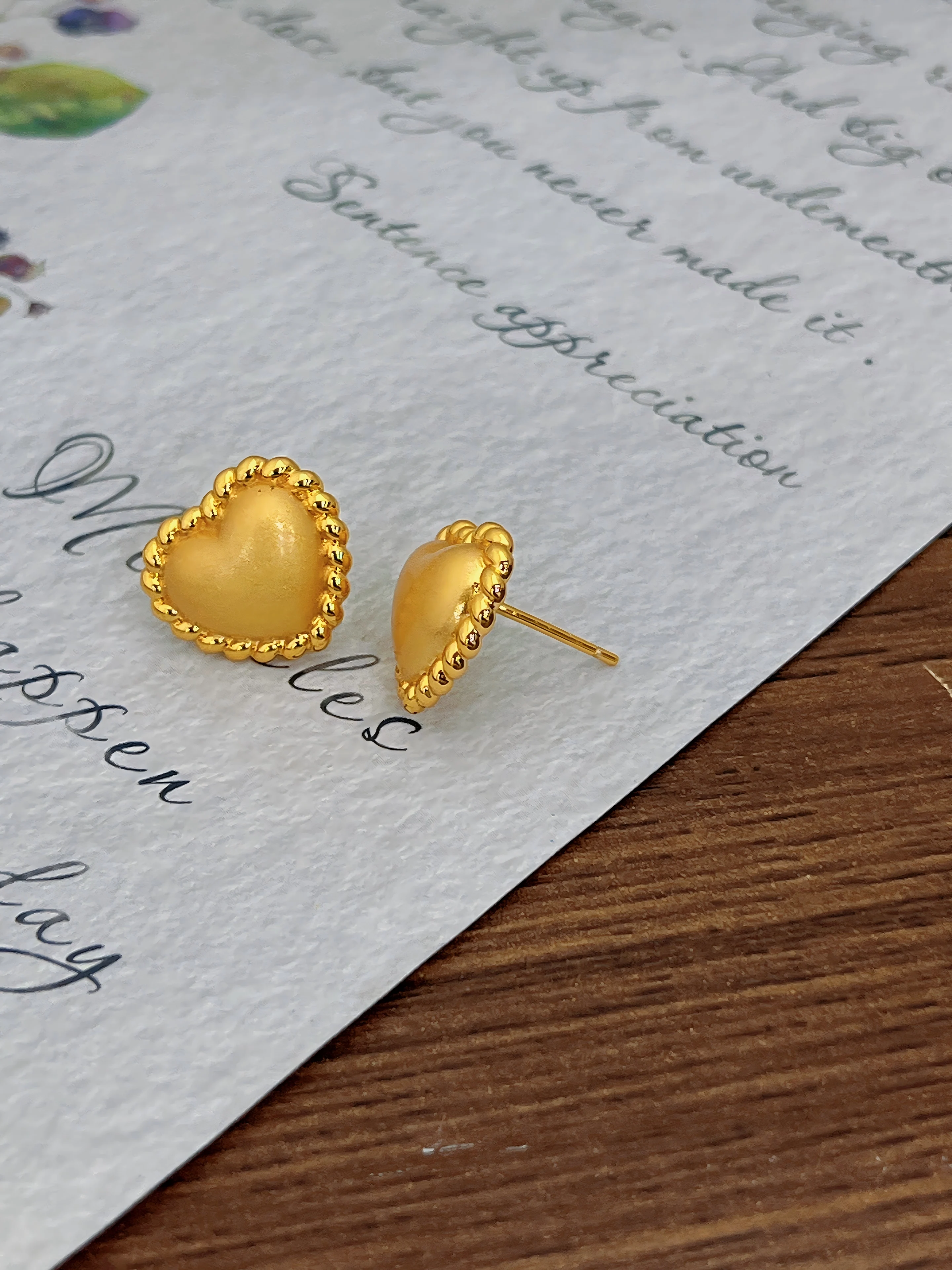 

Cross-border Fashion Exquisite Heart-Shaped Earrings Niche Luxury Aesthetic Unique Personality Versatile Jewelry