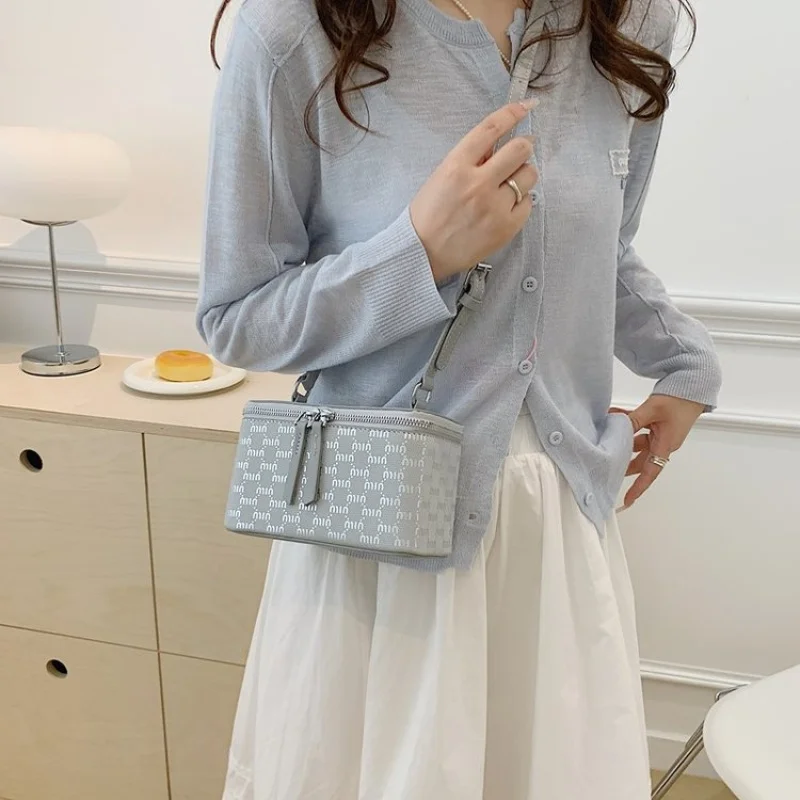 

Women Large Capacity Shoulder Bag Crossbody Sling Design Spacious Fashionable Durable For Daily Use