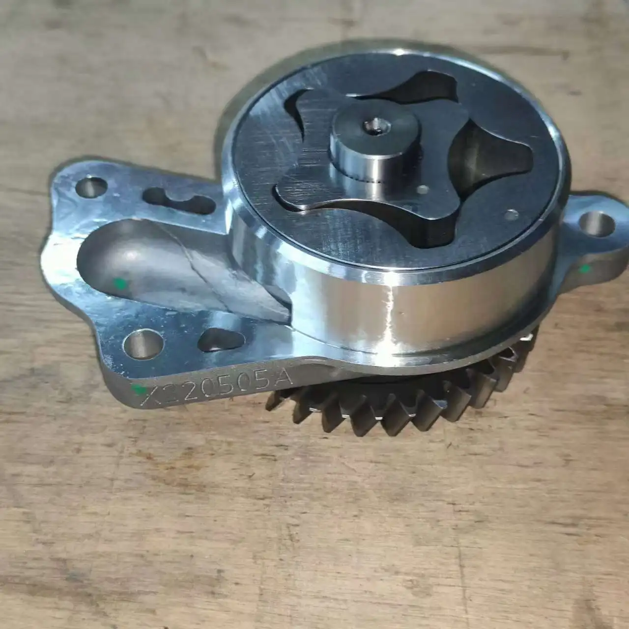 SAIC MAXUS V80 T60 Оригинальный масляный насос C00100381