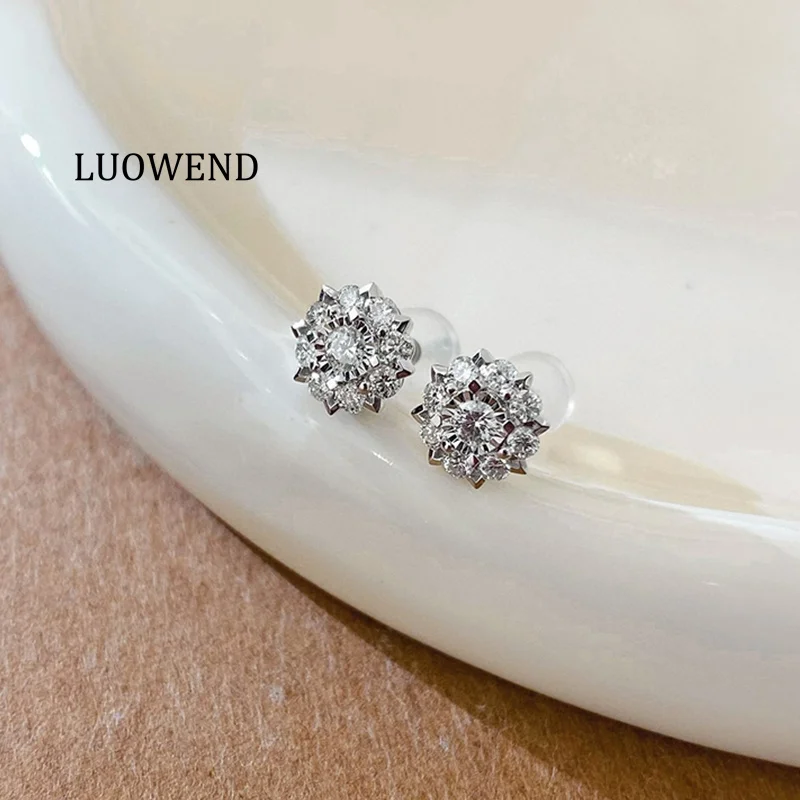 LUOWEND 100% 18K White Gold Earrings Women 0.55carat Real Natural Diamond Stud Earrings Classic Elegant Style Engagement Jewelry