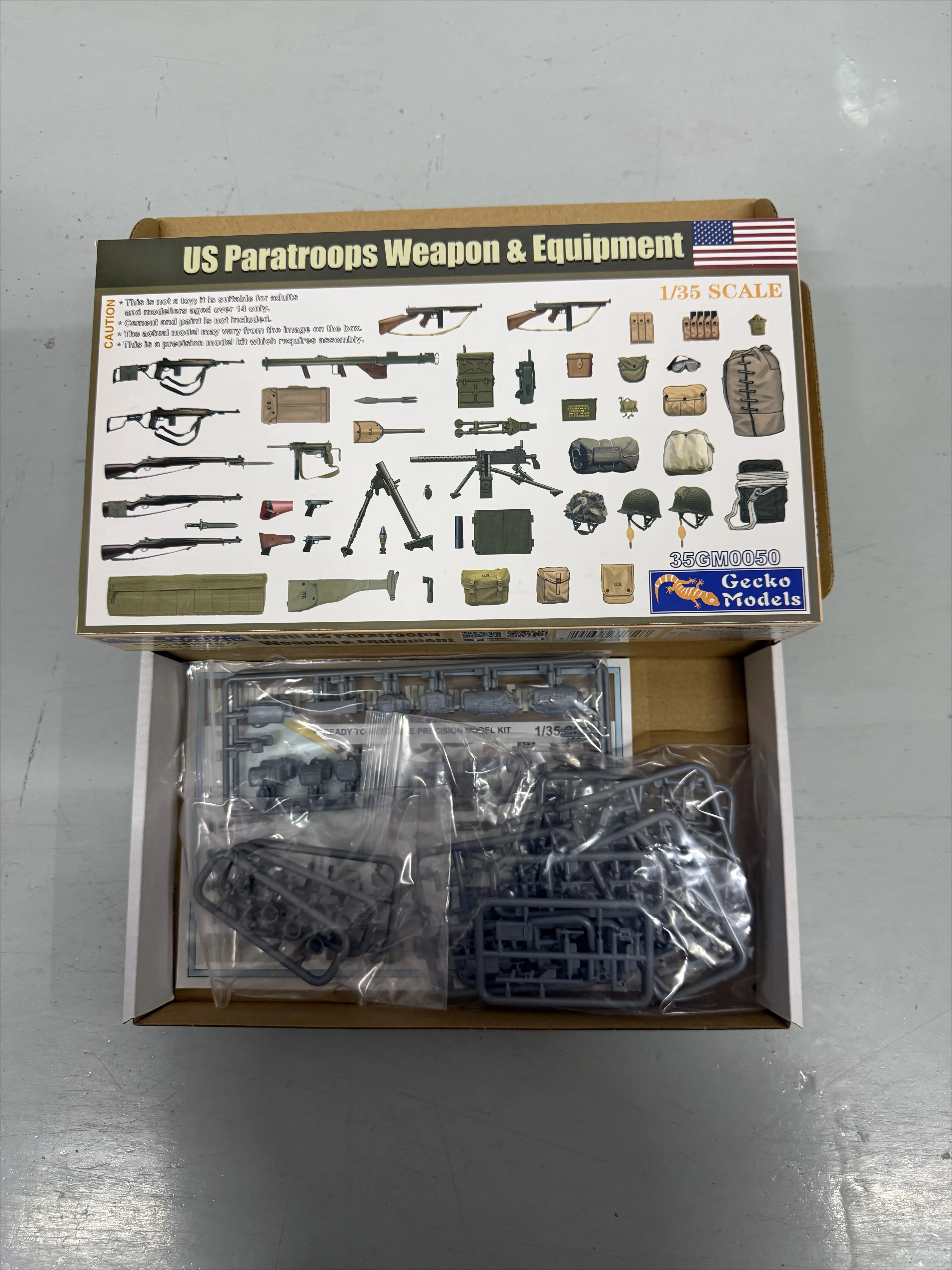 

Gecko 1/35 35GM0050 US Airborne Equipment model building kits,for birthday toys, collectible gifts