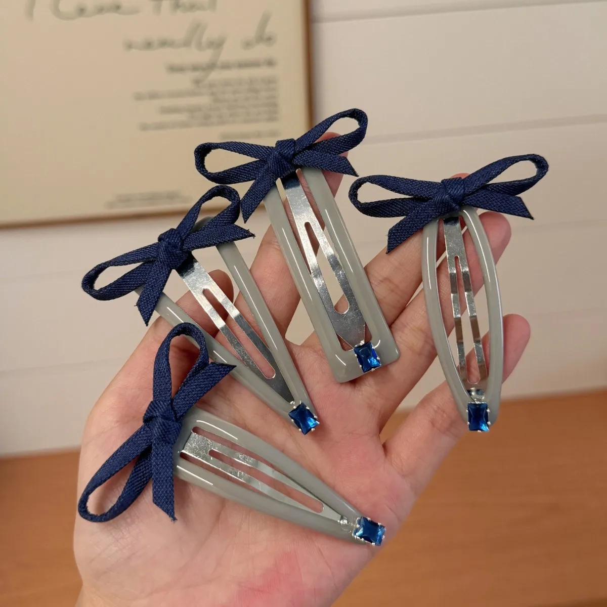 4 pièces/paquet Pop brillant bleu cristal papillon noeud pince à cheveux costume Triangle BB Clip 2026 nouveau doux ruban arc frange pince ensemble cadeau